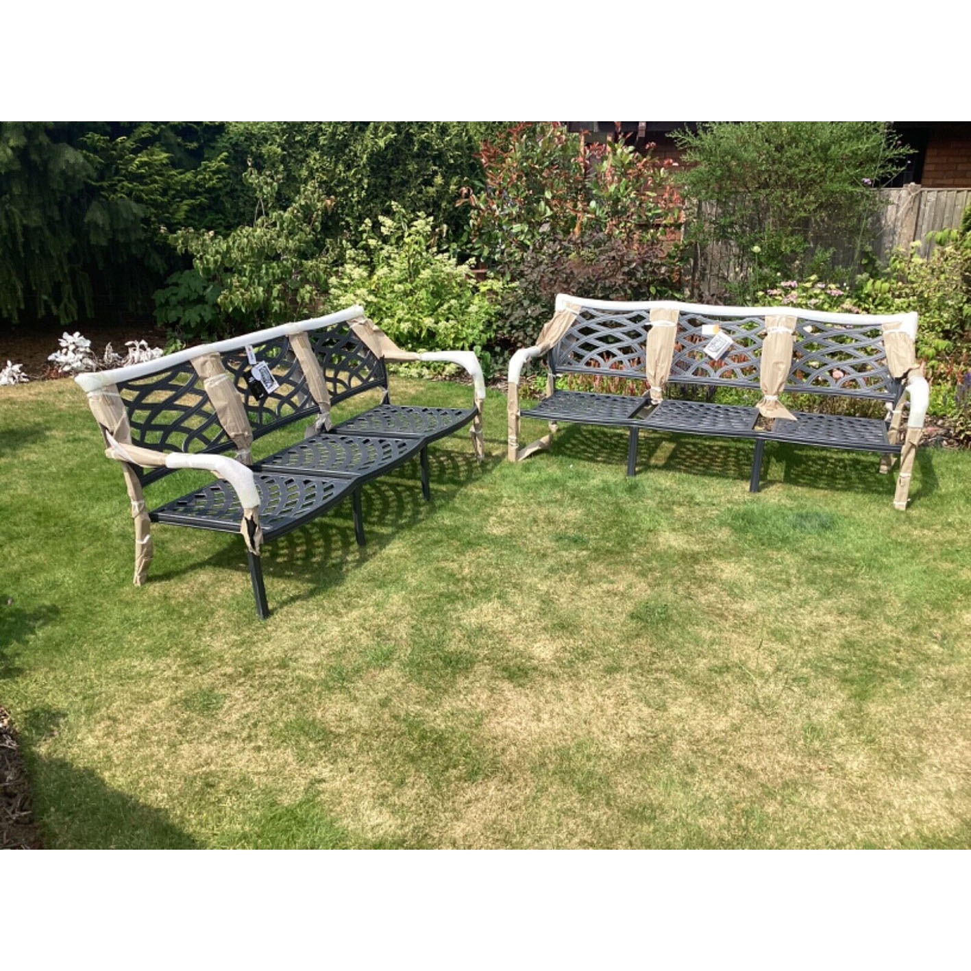 2 Hartmans fabulo Tuscany garden sofas