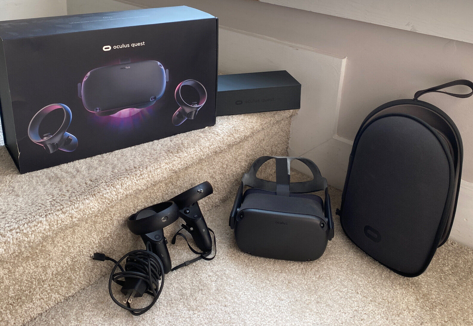 Oculus Quest All-in-one VR Gaming Headset �?64GB or 28GB.