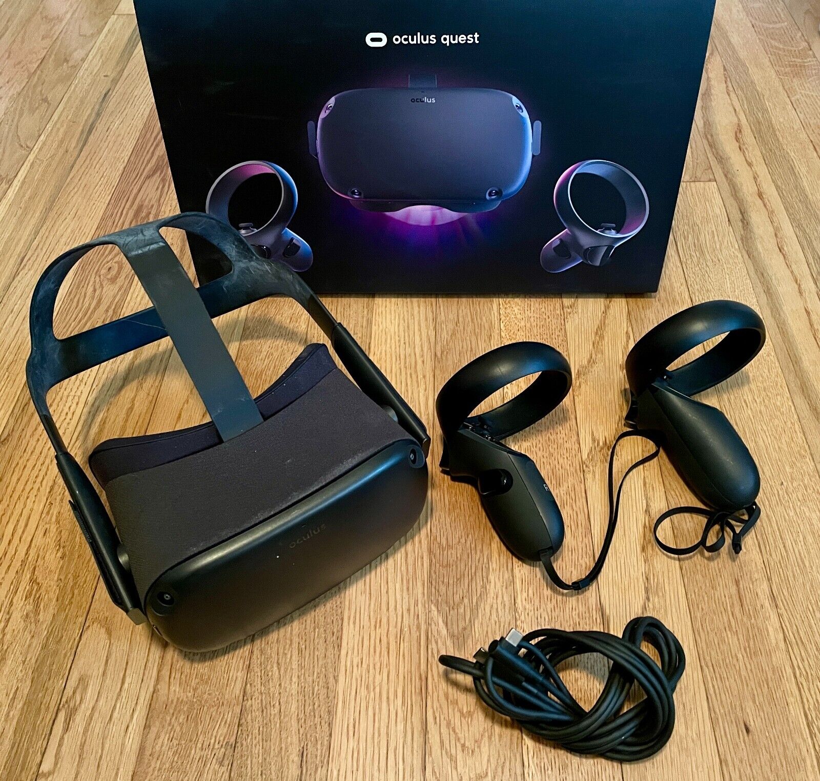 Oculus Quest All-in-one VR Gaming Headset �?64GB or 28GB.