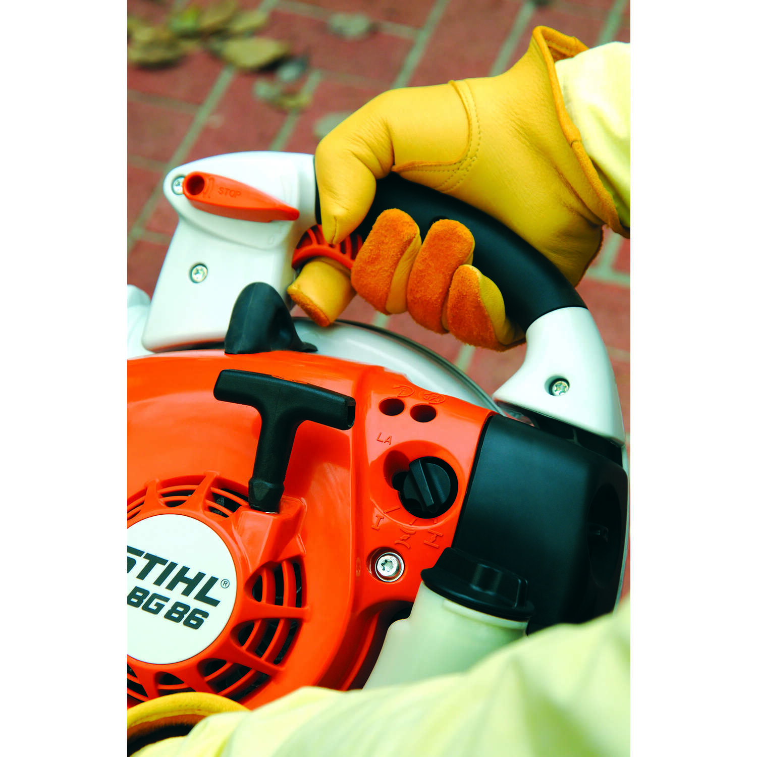 Roll Over to Zoom STIHL BG 86 166 mph 444 CFM Gas Handheld Leaf Blower